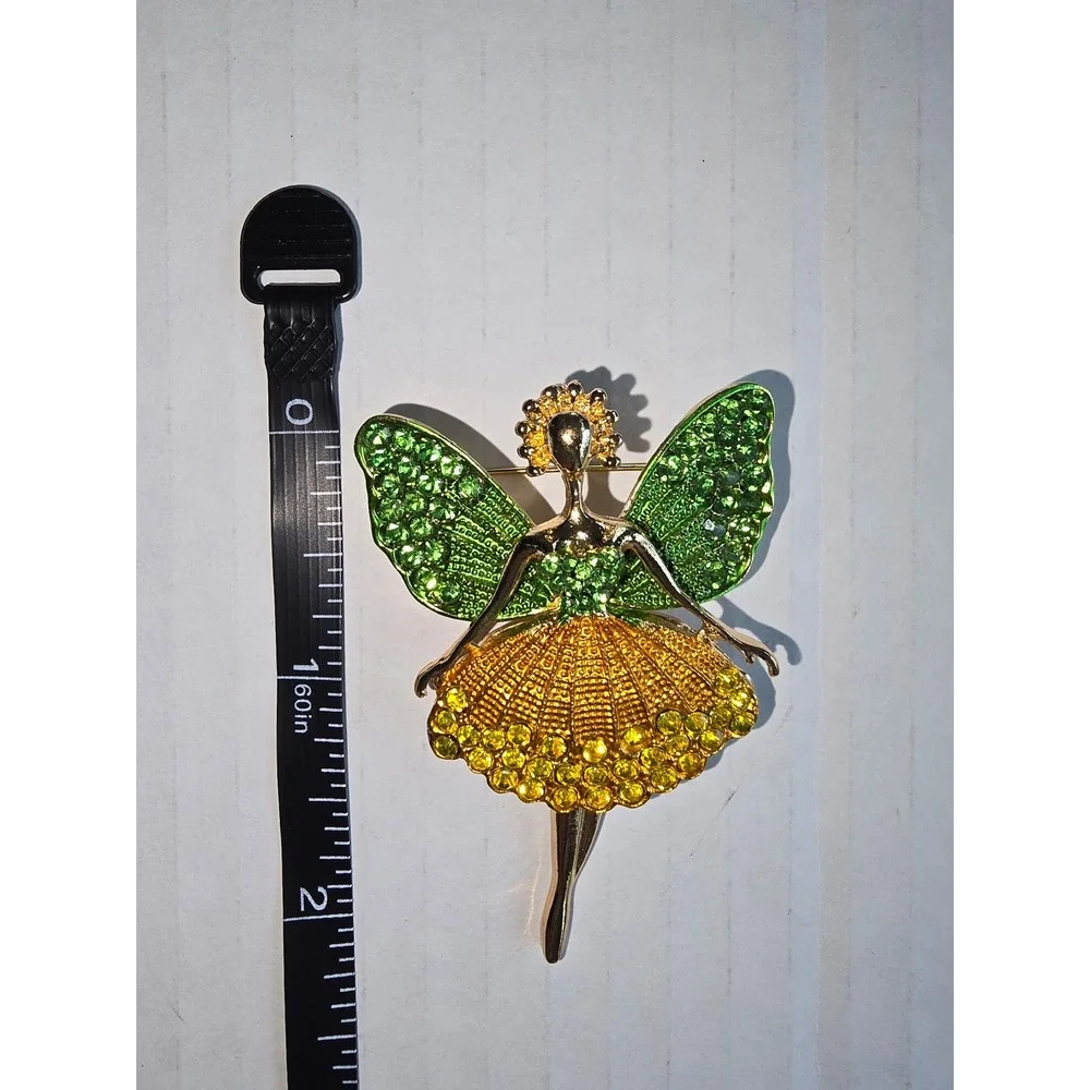 Vintage Fairy Dancing Ballerina Green and Gold Brooch w/Swinging Legs‎